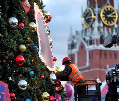 Монтаж больших ёлок в Айхале
